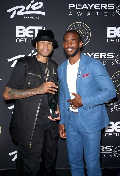 怀特复出力助阿森纳争冠，枪手伤病潮下的坚强回应（怀特复归助阿森纳冲冠，伤病潮中枪手强势回击）