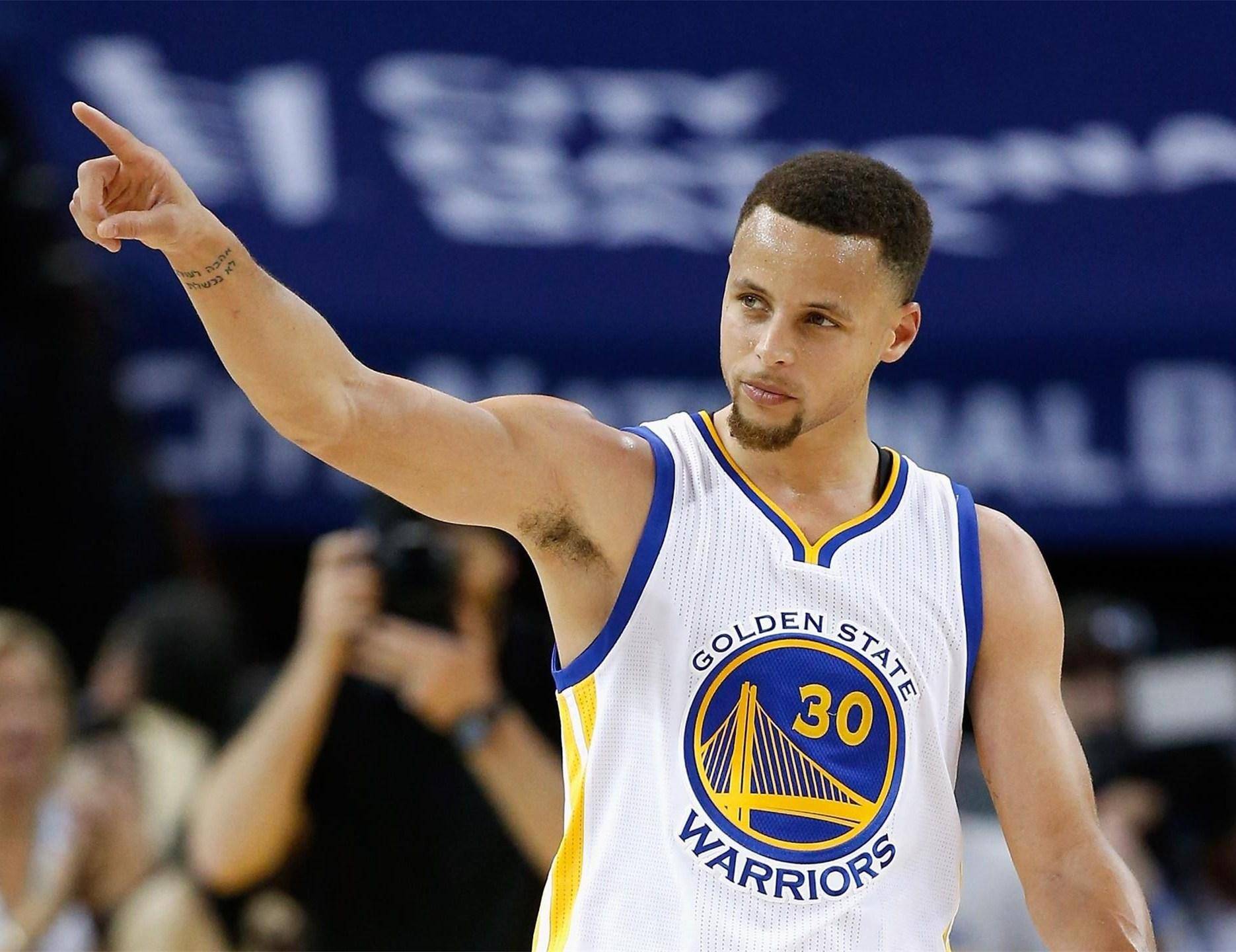 里贝里儿子赛义夫身穿阿尔及利亚球衣自拍，引起热议（里贝里之子赛义夫穿阿尔及利亚球衣晒自拍，引发热议）