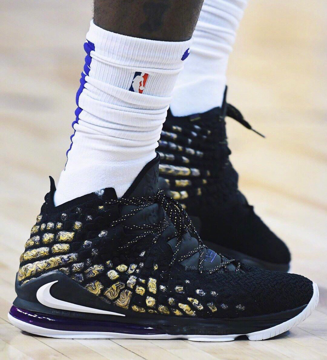 何意味？世非预生死战尼日利亚下半场前段即撤下三名首发前锋（深意何在？世预赛非洲区对尼日利亚生死战，下半场初段连撤三名首发前锋）