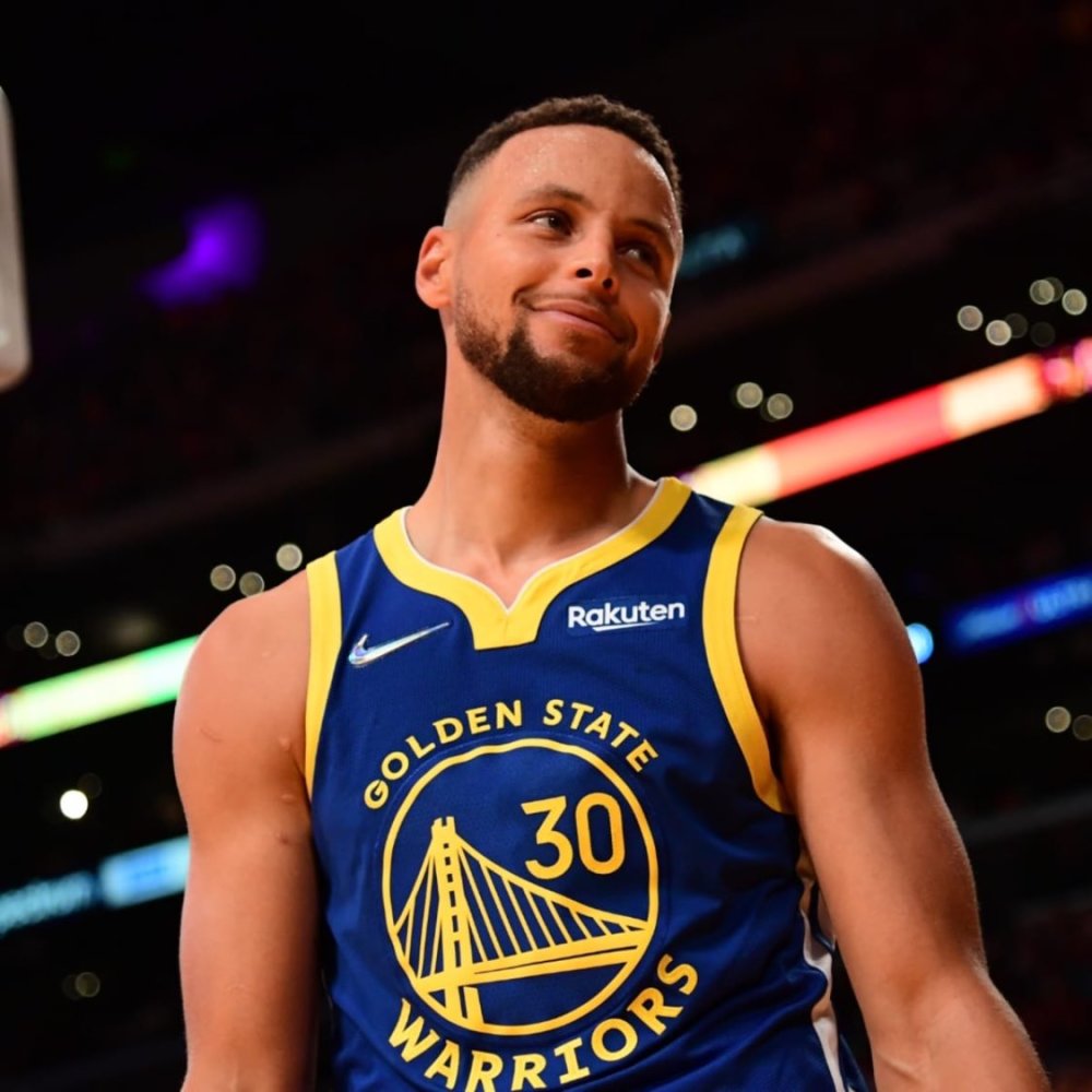 意媒：库普梅纳斯转型中卫表现亮眼，尤文中场补强成当务之急（意媒：库普梅纳斯改打中卫惊艳发挥，尤文中场补强迫在眉睫）