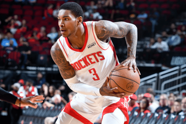 热议海港输球：古斯塔沃停赛影响大；亚冠已是舆论负担（海港失利引发热议：古斯塔沃停赛影响显著，亚冠成舆论包袱）