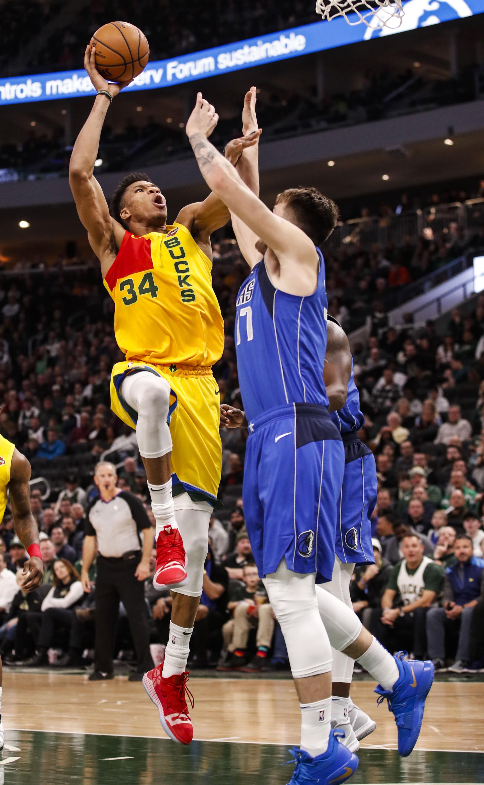 足球比赛中哪些动作最易受伤？（足球场上哪些动作最容易导致受伤？）